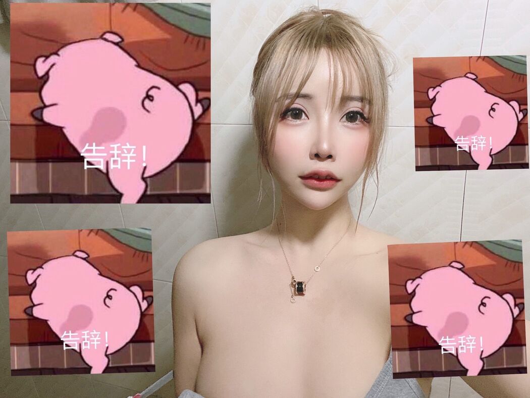 [Net Red COSER] Two-dimensional girl hugs Mo Zi aa - small tail selfie