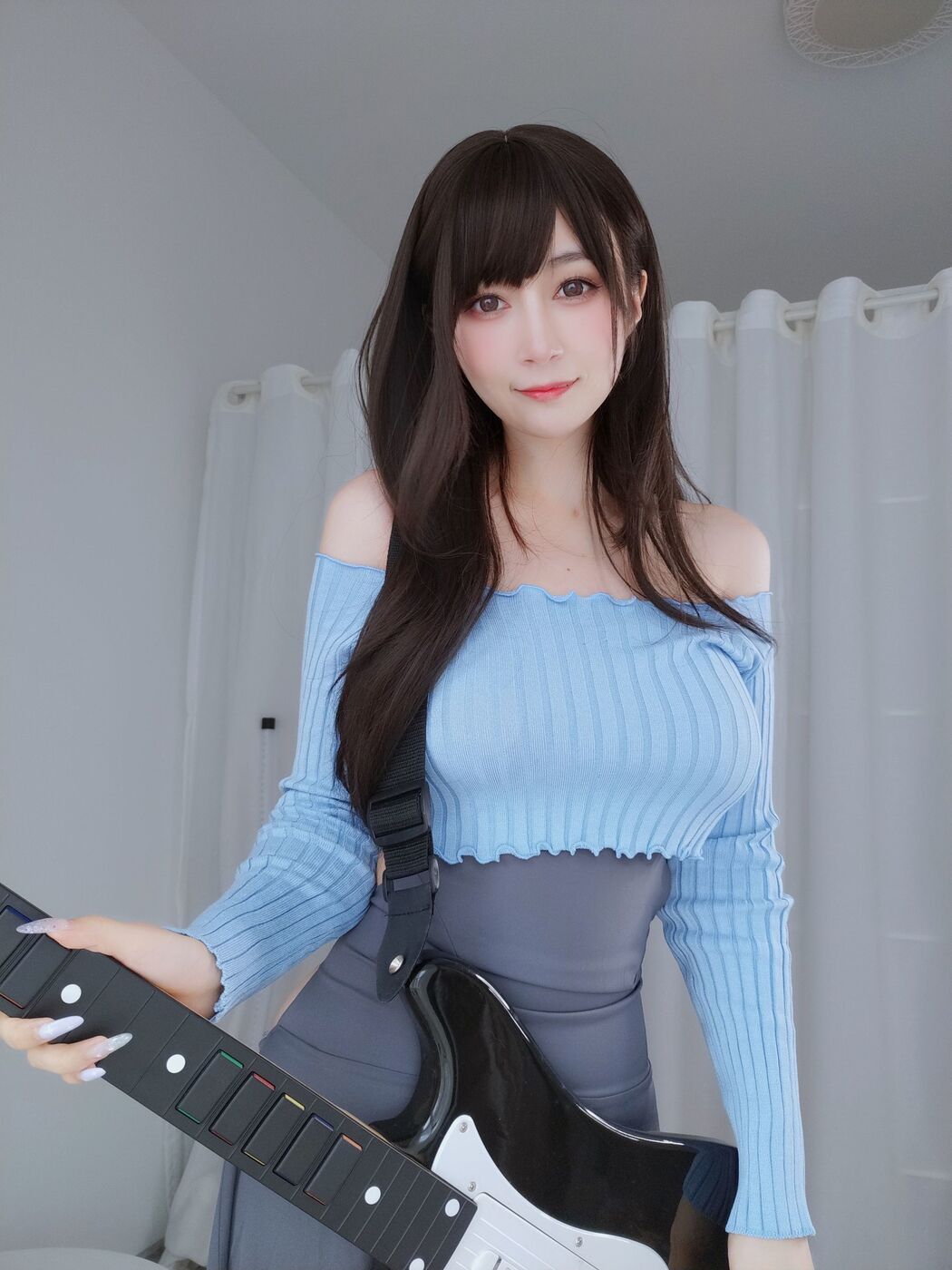 [Internet celebrity COSER photo] Miss Coser Baiyin - Guitar sister