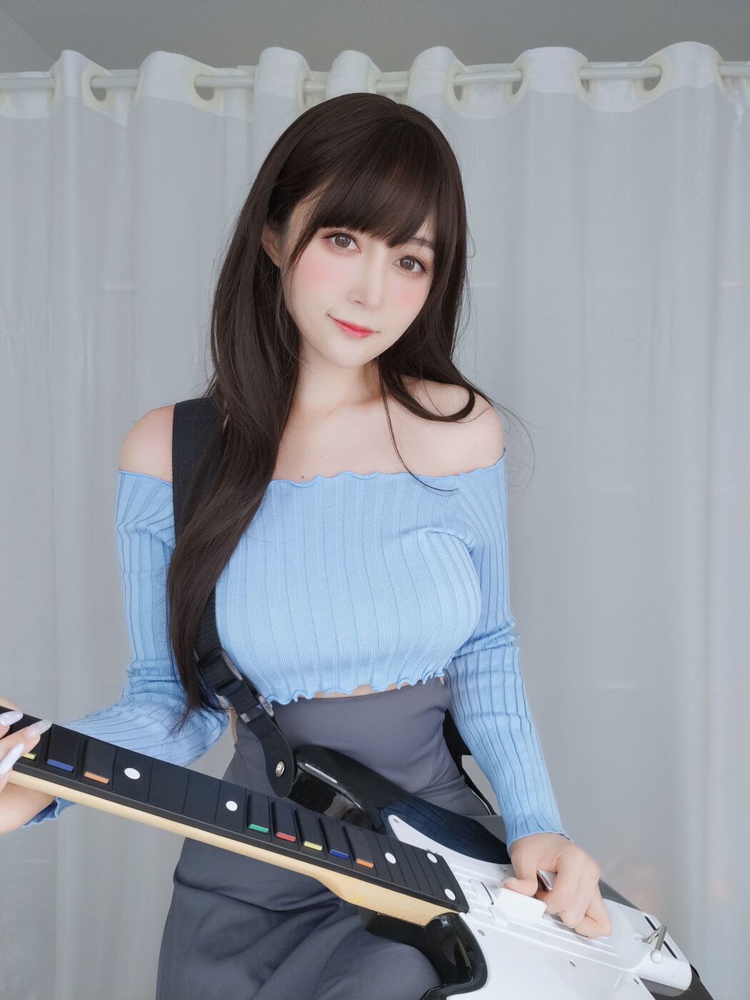 [Internet celebrity COSER photo] Miss Coser Baiyin - Guitar sister