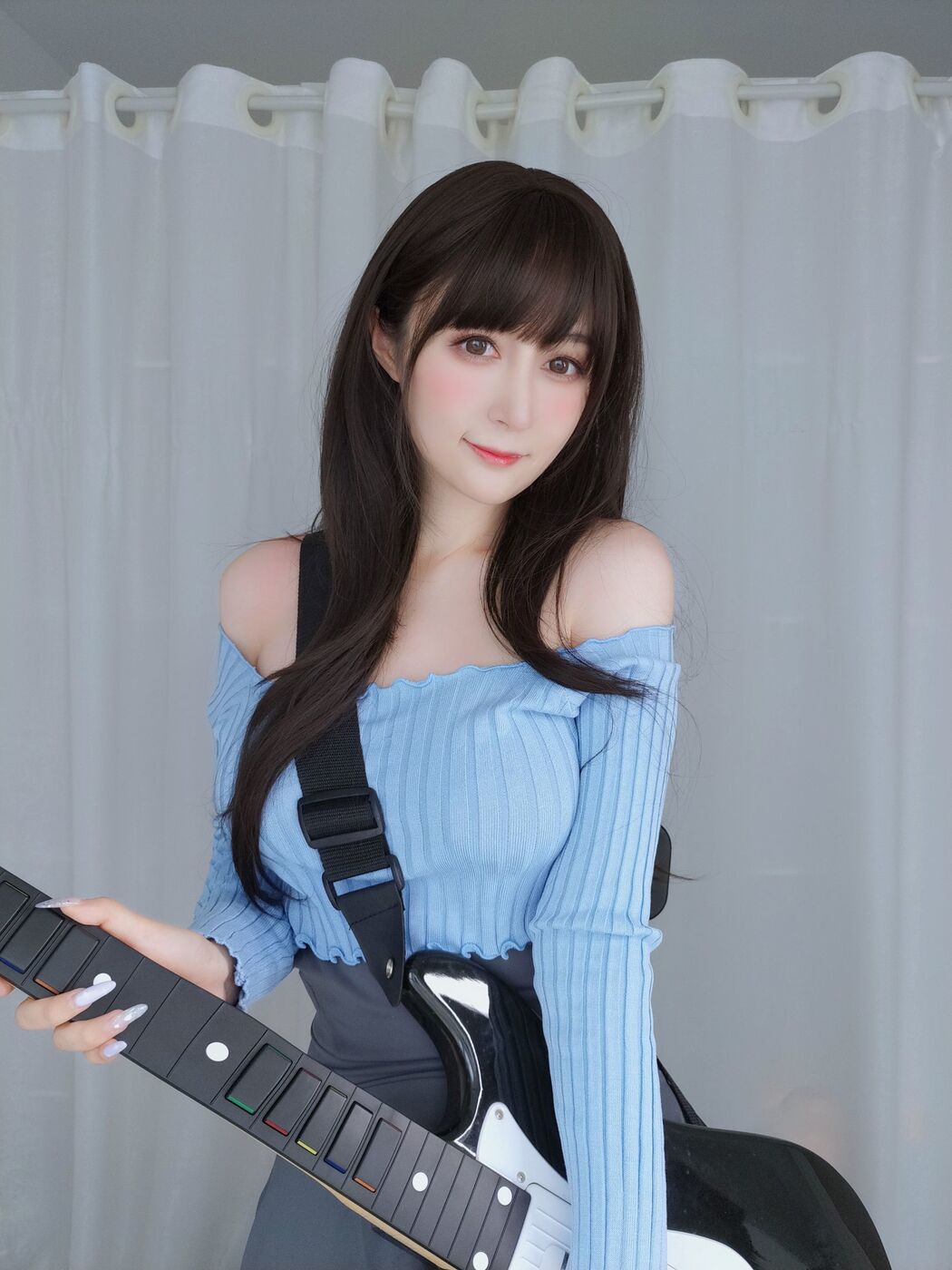 [Internet celebrity COSER photo] Miss Coser Baiyin - Guitar sister