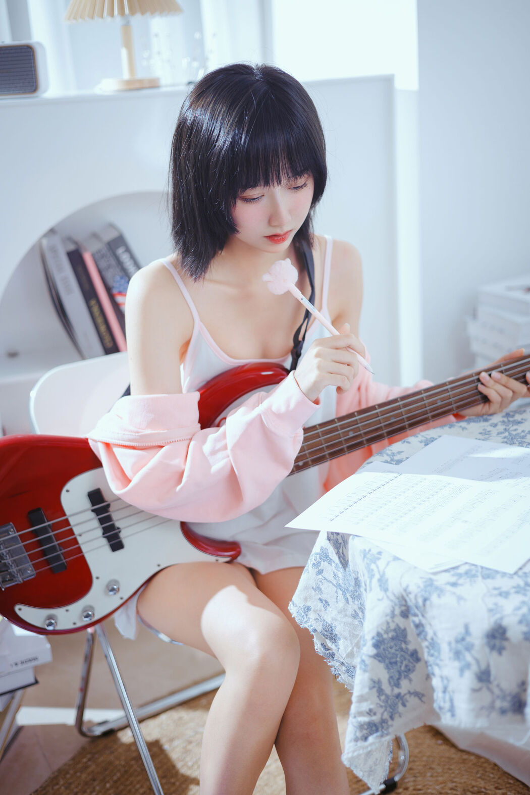 [Net Red COSER Photo] Cute Miss Sister Mu Mianmian OwO - Bass and Sister