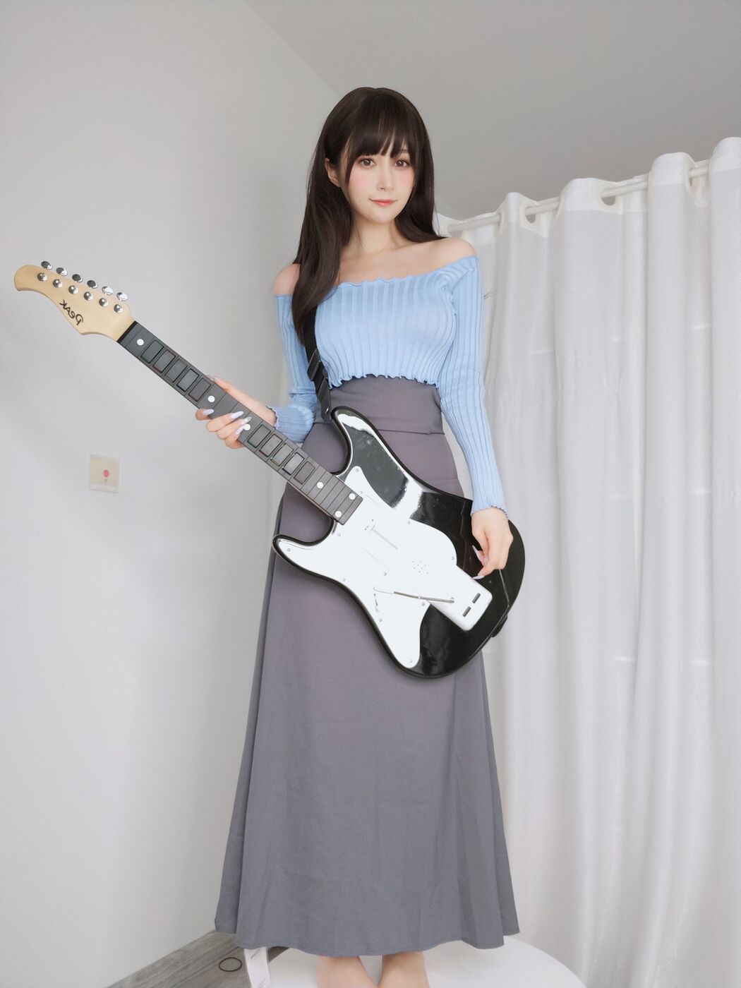 [Internet celebrity COSER photo] Miss Coser Baiyin - Guitar sister