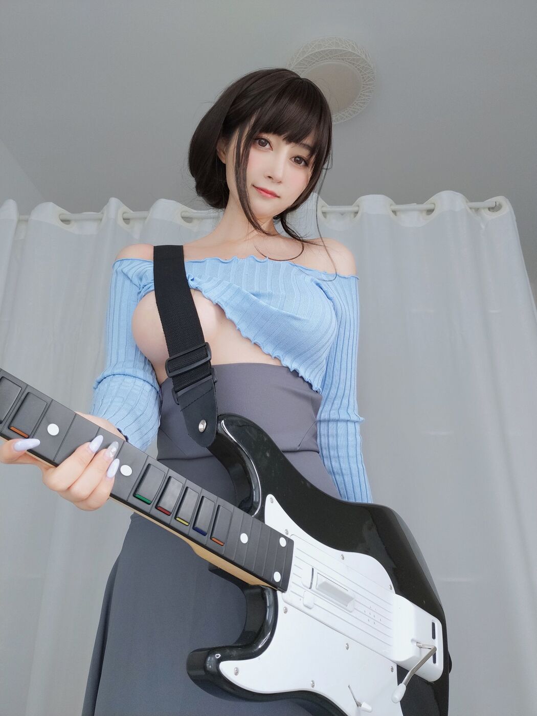 [Internet celebrity COSER photo] Miss Coser Baiyin - Guitar sister