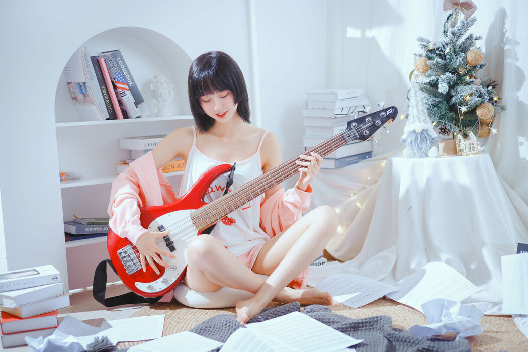 [Net Red COSER Photo] Cute Miss Sister Mu Mianmian OwO - Bass and Sister
