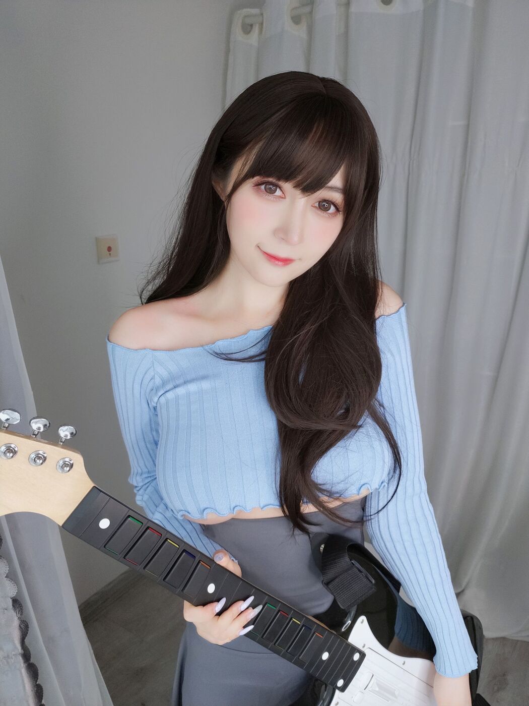 [Internet celebrity COSER photo] Miss Coser Baiyin - Guitar sister