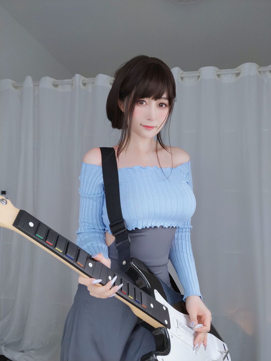 [Internet celebrity COSER photo] Miss Coser Baiyin - Guitar sister