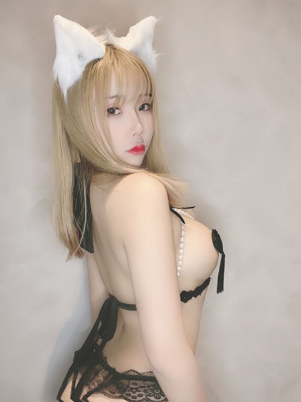 [Net Red COSER] Two-dimensional girl hugs Mo Zi aa - small tail selfie