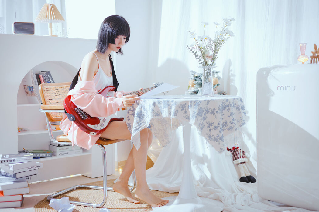 [Net Red COSER Photo] Cute Miss Sister Mu Mianmian OwO - Bass and Sister