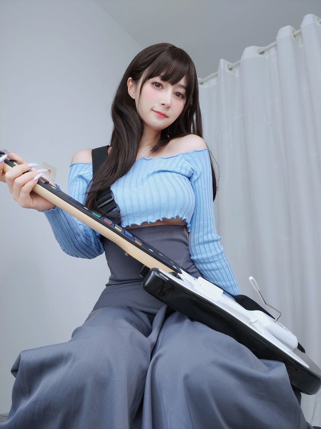 [Internet celebrity COSER photo] Miss Coser Baiyin - Guitar sister