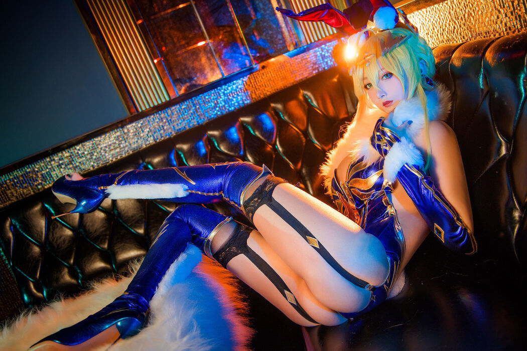 [Net Red COSER] High-value coser Nian Nian_D - White Gun Bunny Girl