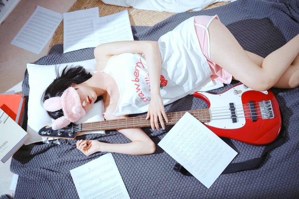 [Net Red COSER Photo] Cute Miss Sister Mu Mianmian OwO - Bass and Sister