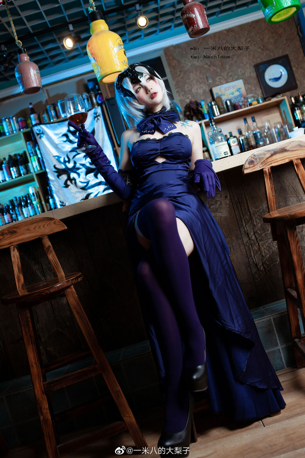 [Net Red COSER Photo] One-meter-eight pears - Heizhen Dinner Cover Photo