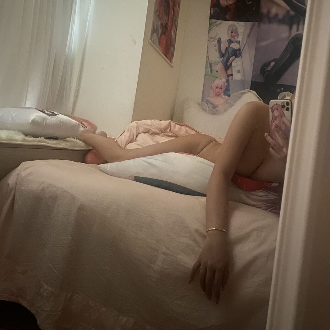 [Net Red COSER] Two-dimensional girl hugs Mo Zi aa - small tail selfie