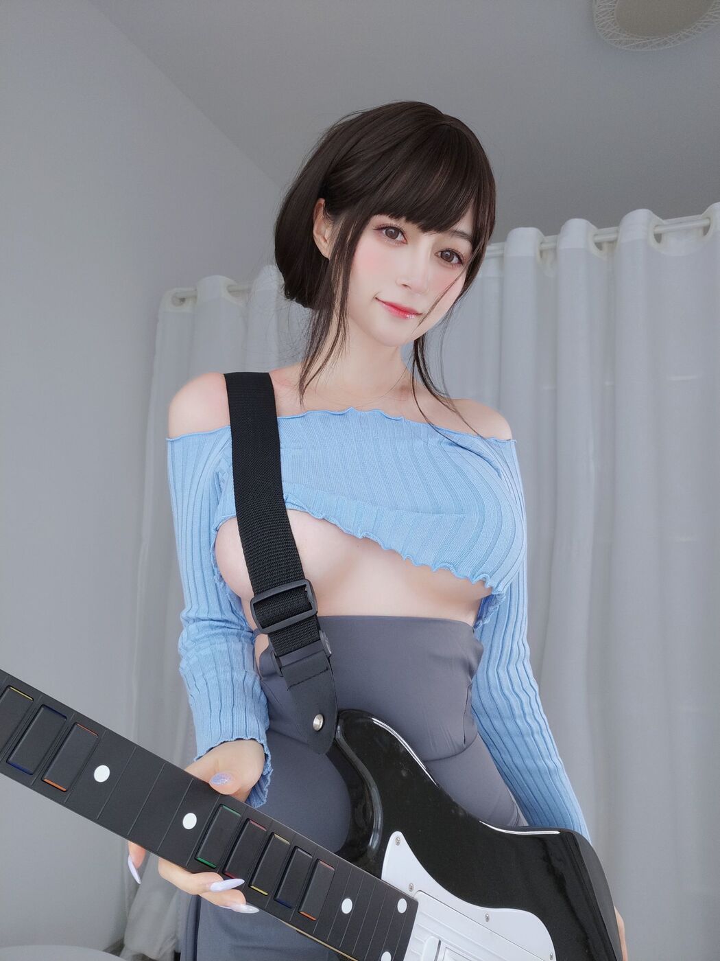 [Internet celebrity COSER photo] Miss Coser Baiyin - Guitar sister