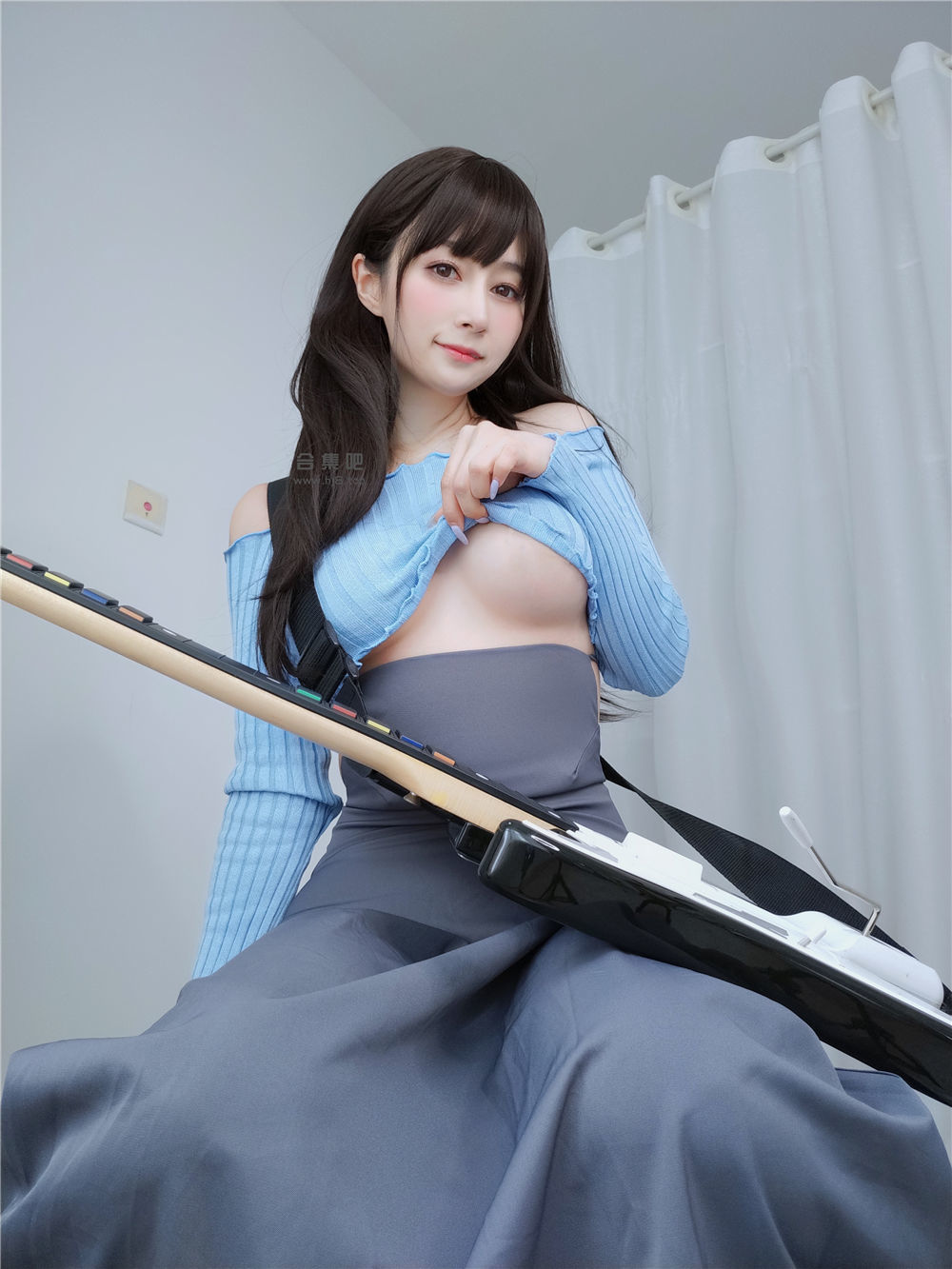 [Internet celebrity COSER photo] Miss Coser Baiyin - Guitar sister