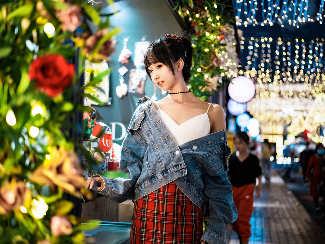 [Net Red COSER Photo] Cute Miss Sister Mu Mianmian OwO - Urban Night Love