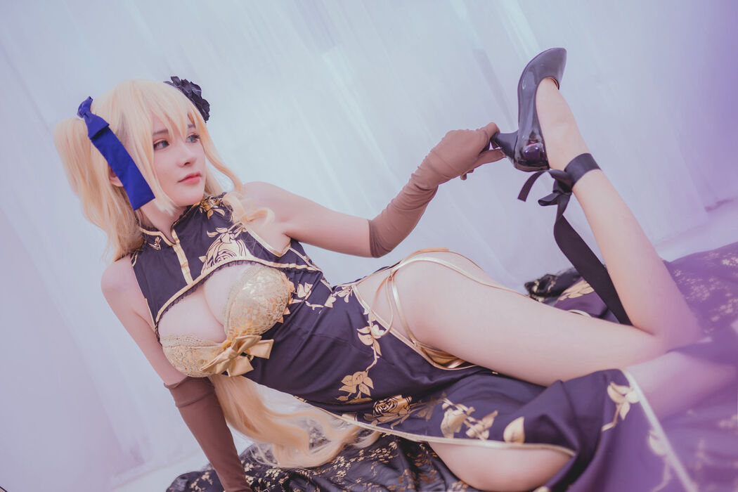 [Net Red COSER Photo] Qian Yu_rr - Fantasy Golden Lotus Cover Photo