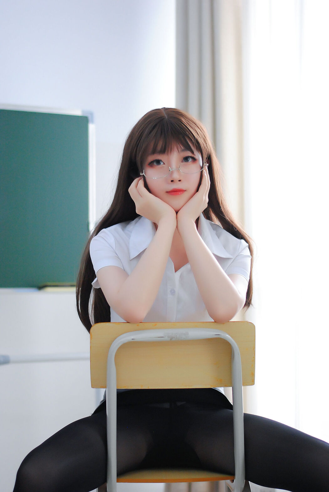 [Internet celebrity COSER photo] Bai Lu is very white - OL classroom