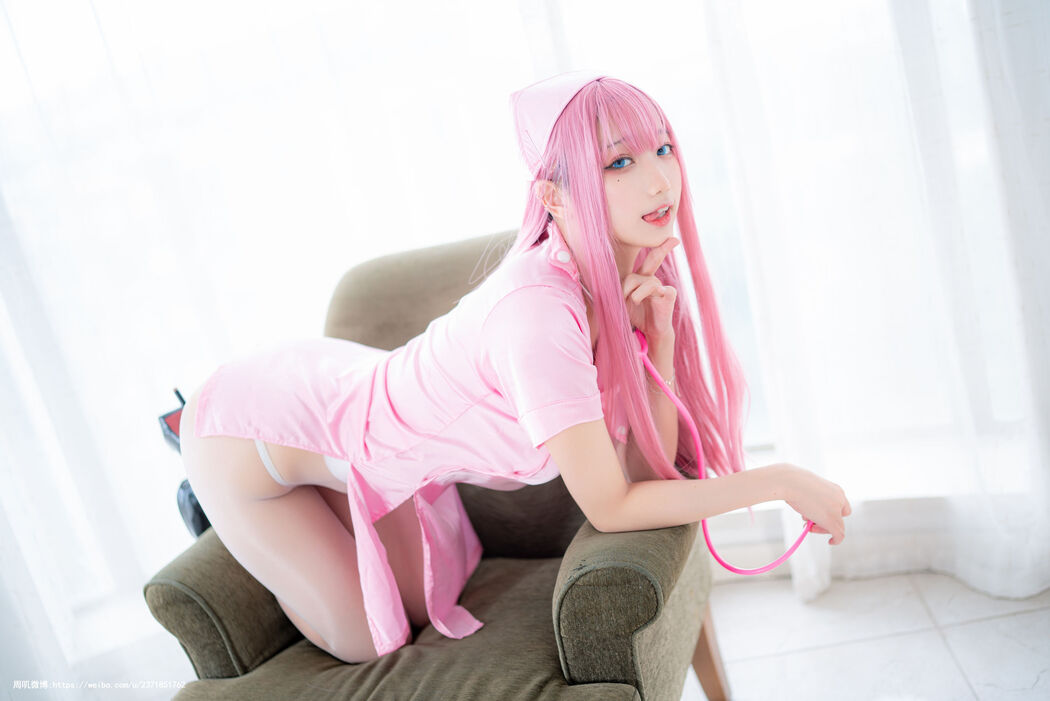[Internet celebrity COSER photo] Pippi is so cute & Zhou Ji is a cute bunny-Pink Blue Nurse