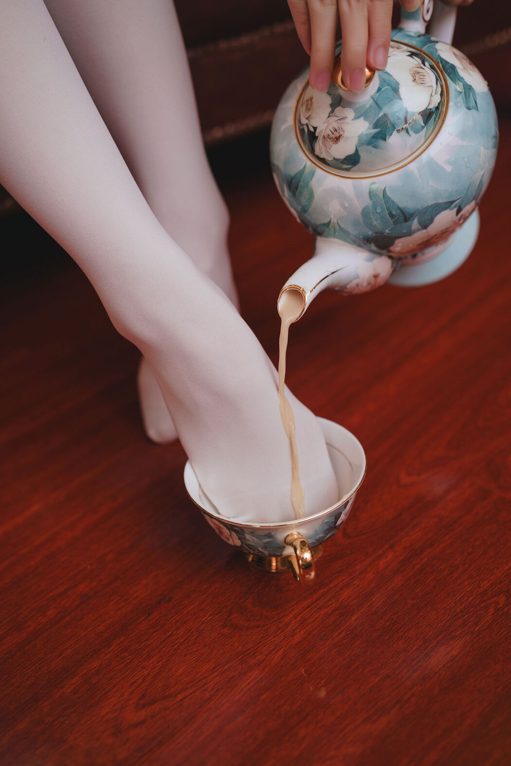 [Welfare COS] Cute and popular Coser Noodle Cake Fairy - Pantyhose Milk Tea