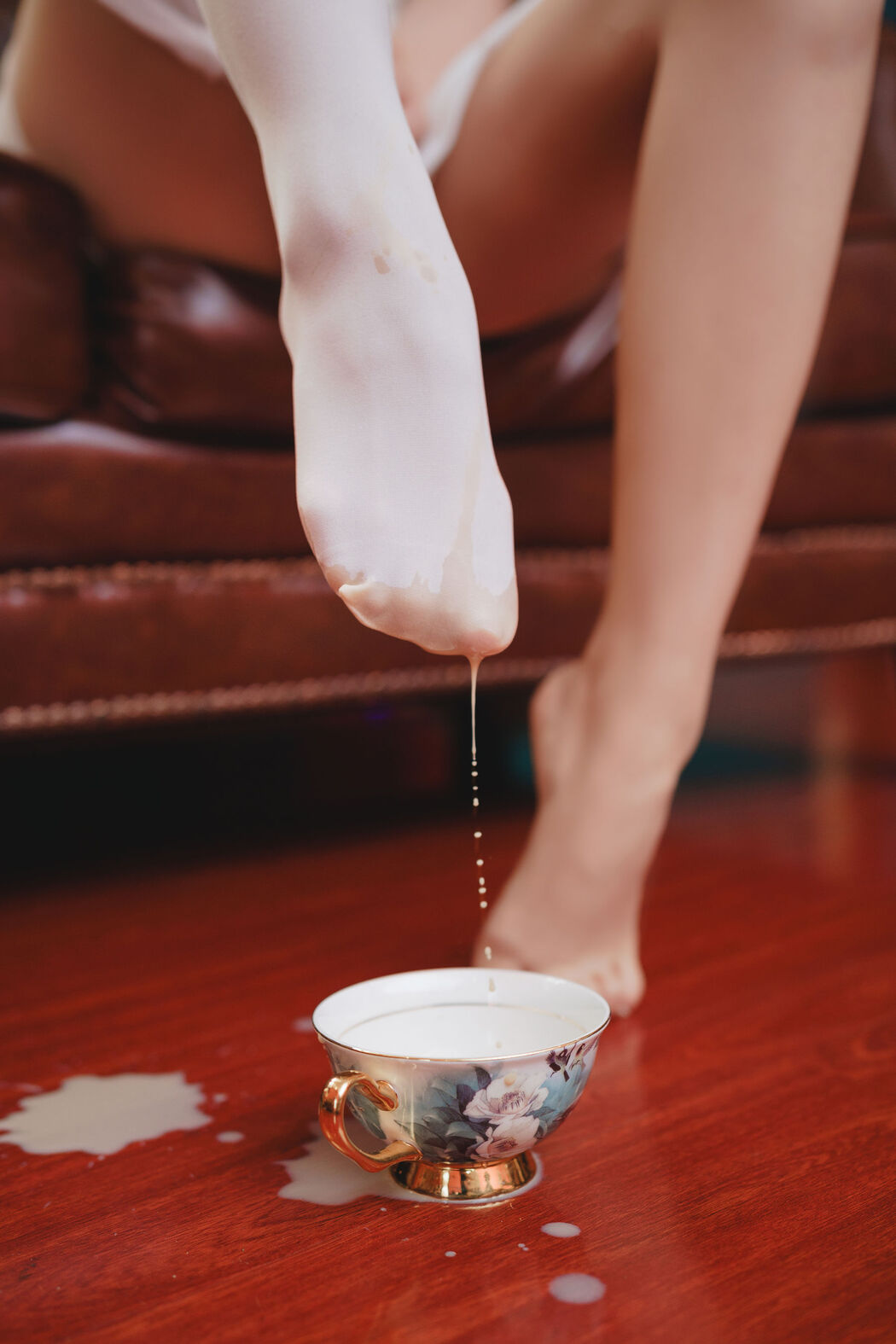 [Welfare COS] Cute and popular Coser Noodle Cake Fairy - Pantyhose Milk Tea