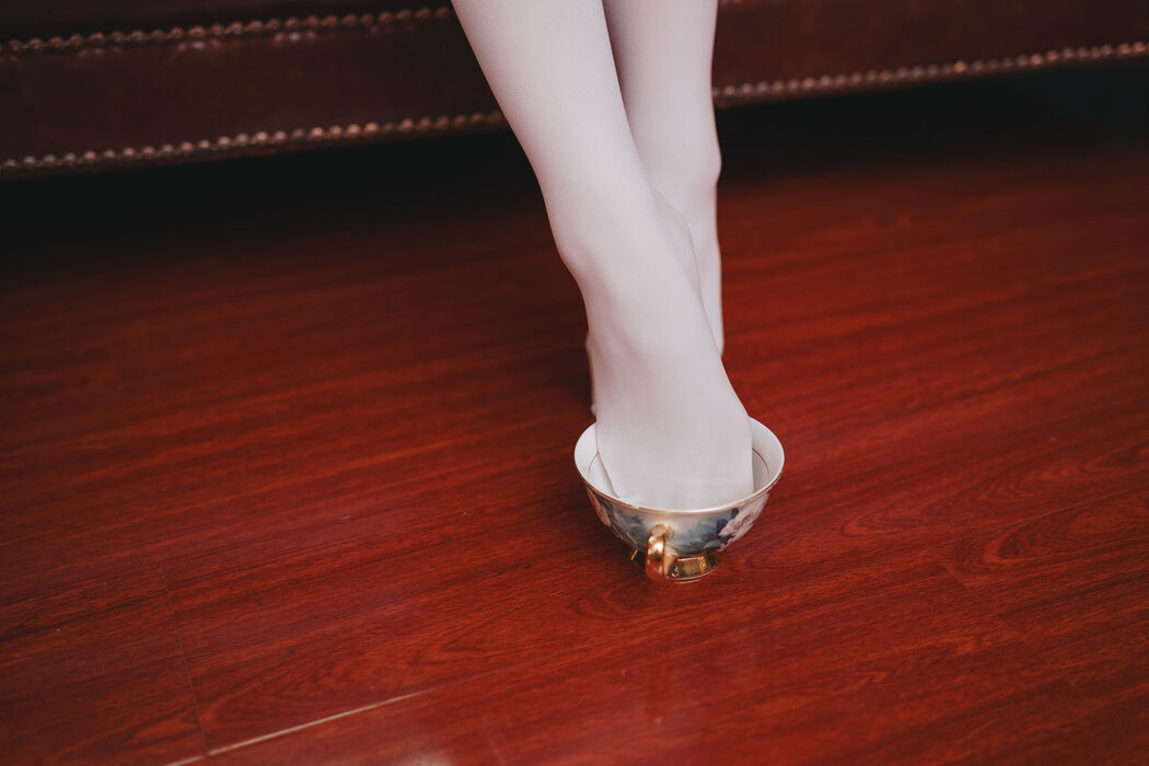 [Welfare COS] Cute and popular Coser Noodle Cake Fairy - Pantyhose Milk Tea