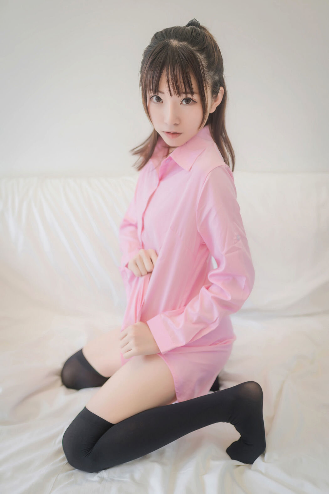 [Net Red COSER] Anime blogger Kitaro_ Kitaro - Pink Shirt