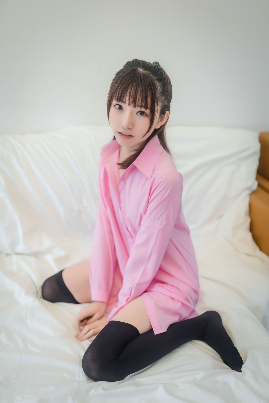 [Net Red COSER] Anime blogger Kitaro_ Kitaro - Pink Shirt