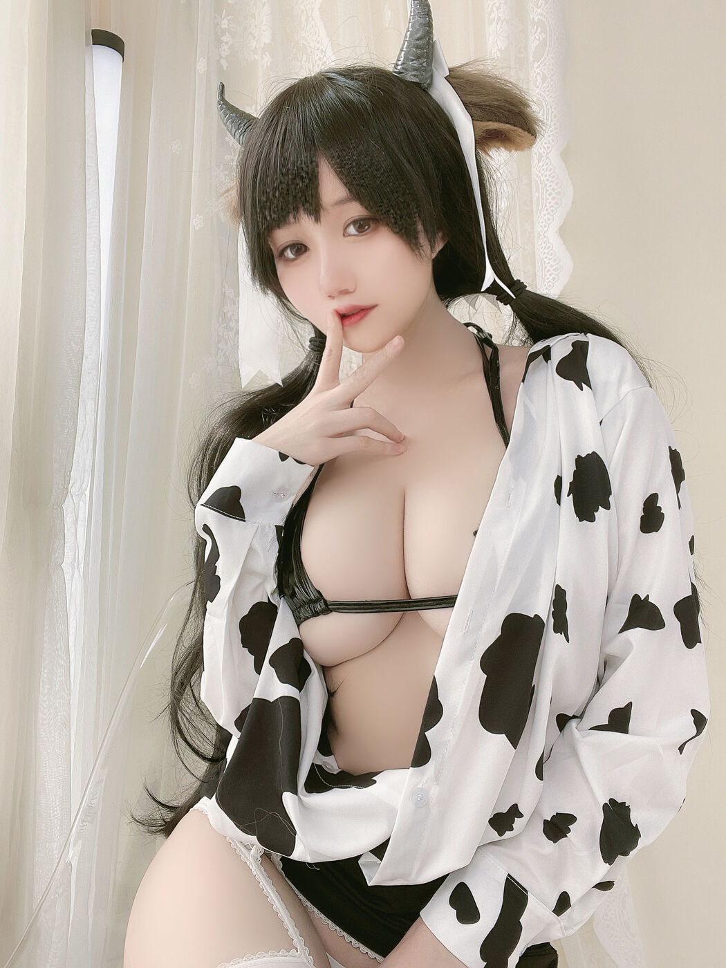[Net Red COSER Photo] Anime blogger Ogura Chiyo w-Cow Shirt