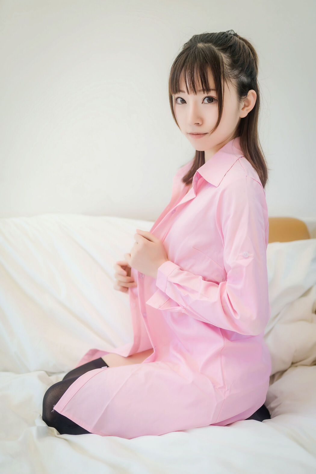 [Net Red COSER] Anime blogger Kitaro_ Kitaro - Pink Shirt