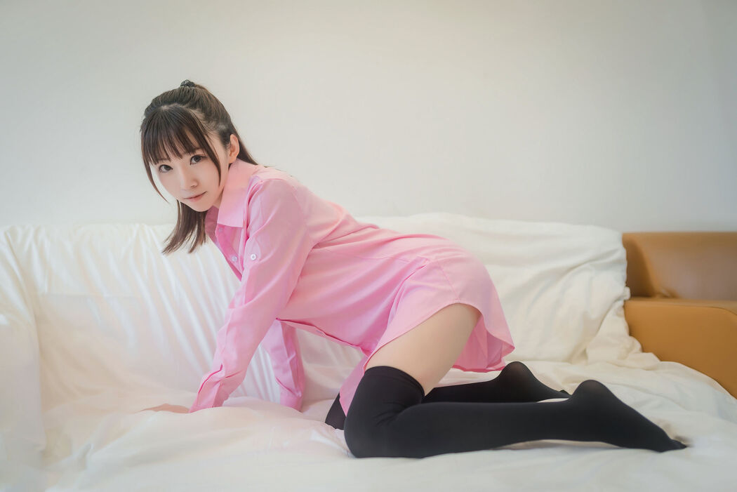 [Net Red COSER] Anime blogger Kitaro_ Kitaro - Pink Shirt