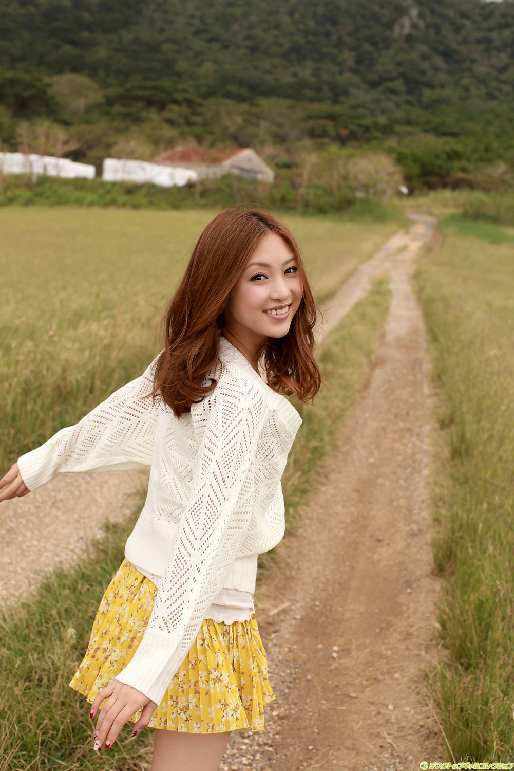 Natsuko Tatsumi << Erotic curvaceous beauty with a constricted waist >> [DGC] NO.1077