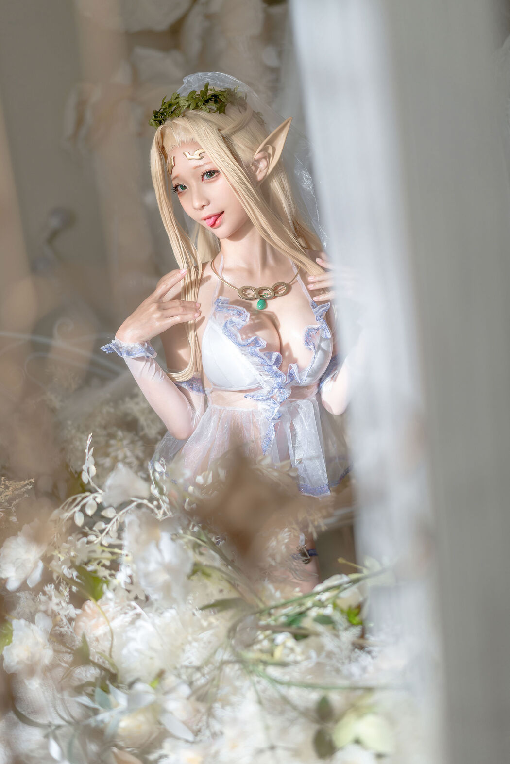 [Net Red COSER Photo] Anime Blogger Stupid Momo - White Elf Wedding Dress Cover Photo