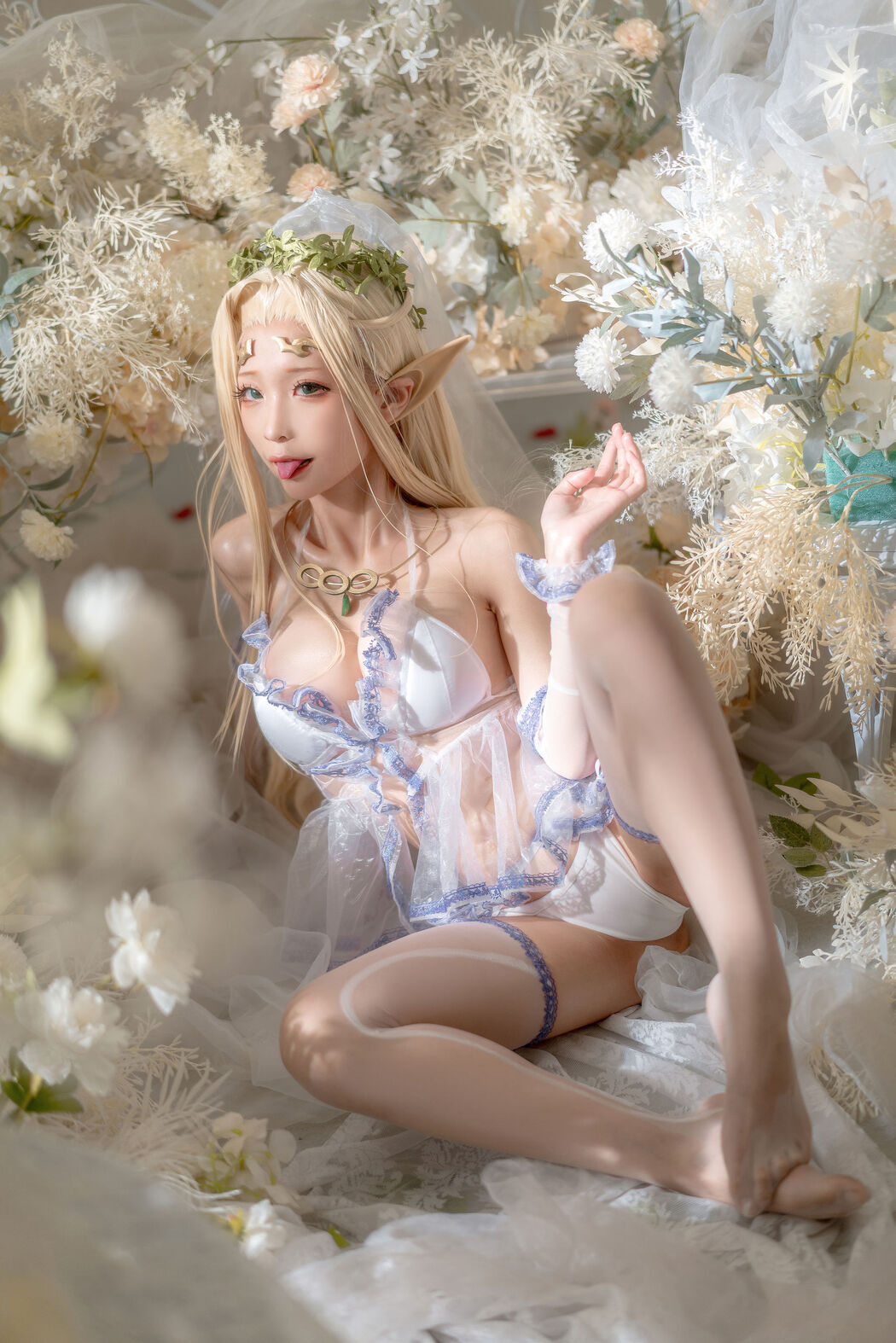 [Net Red COSER Photo] Anime Blogger Stupid Momo - White Elf Wedding Dress