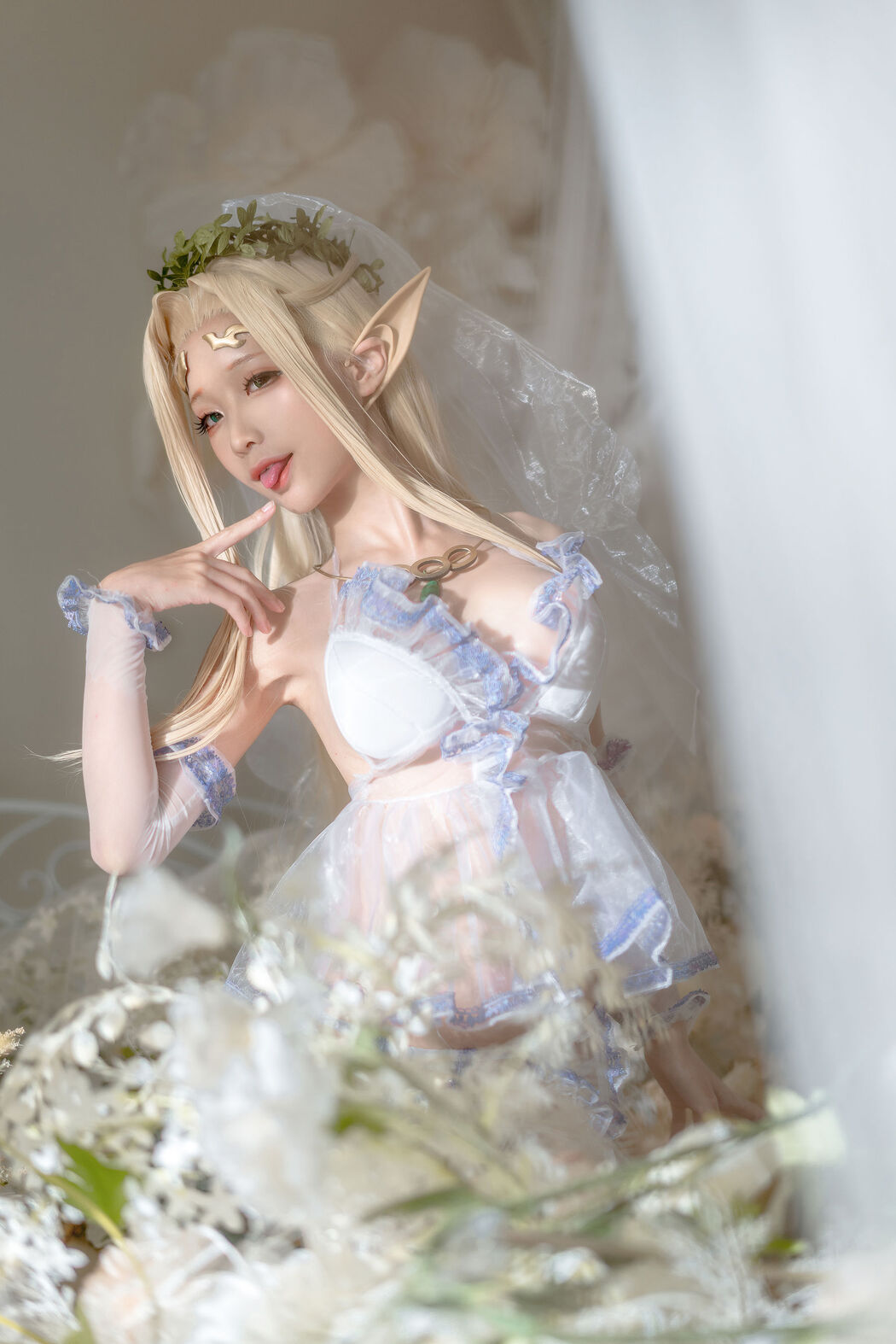 [Net Red COSER Photo] Anime Blogger Stupid Momo - White Elf Wedding Dress