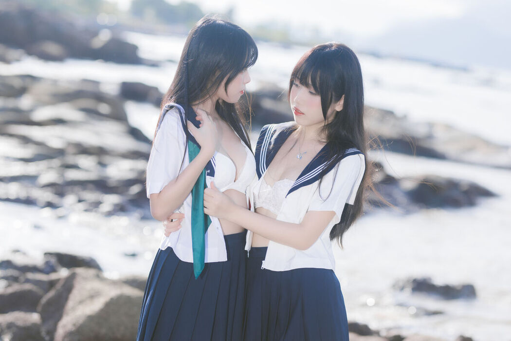 Coser@不呆猫 And 三無人型 – 水手服百合黑丝