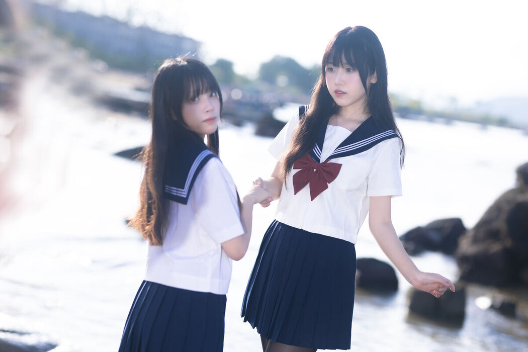 Coser@不呆猫 And 三無人型 – 水手服百合黑丝