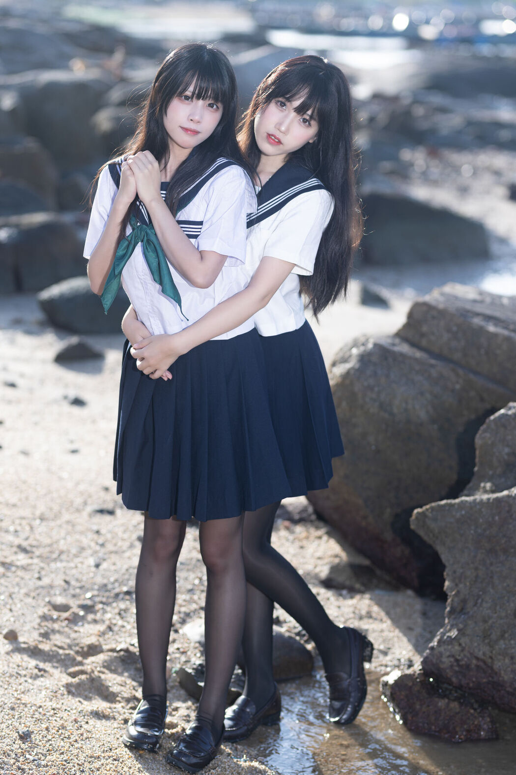 Coser@不呆猫 And 三無人型 – 水手服百合黑丝