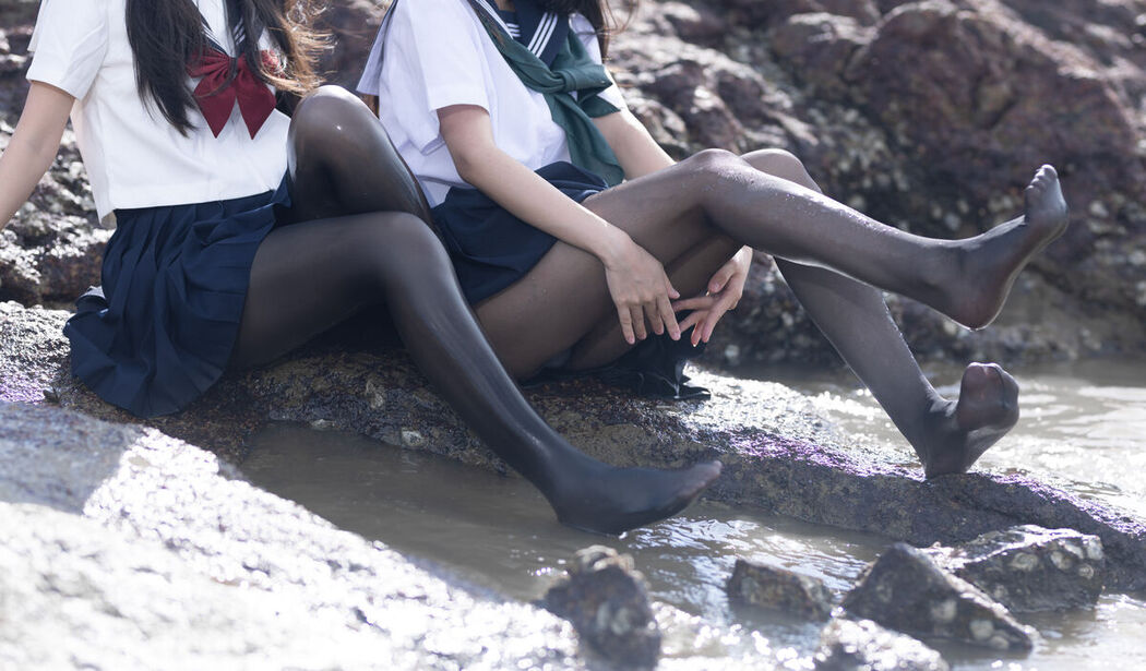 Coser@不呆猫 And 三無人型 – 水手服百合黑丝