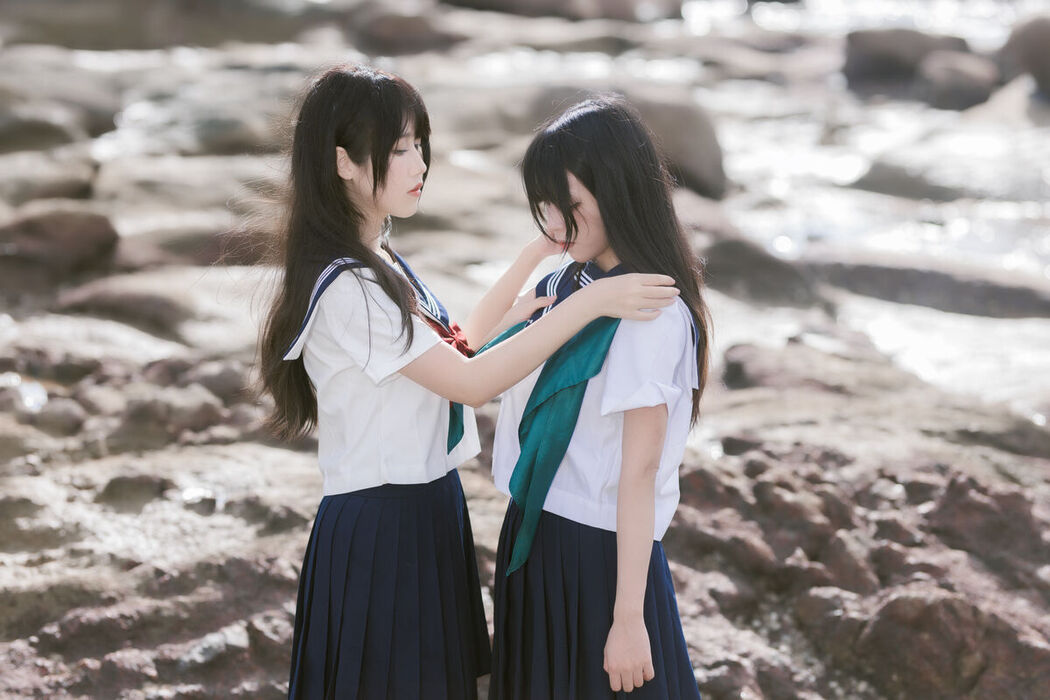 Coser@不呆猫 And 三無人型 – 水手服百合黑丝