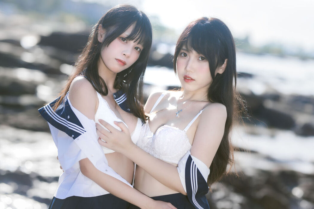 Coser@不呆猫 And 三無人型 – 水手服百合黑丝