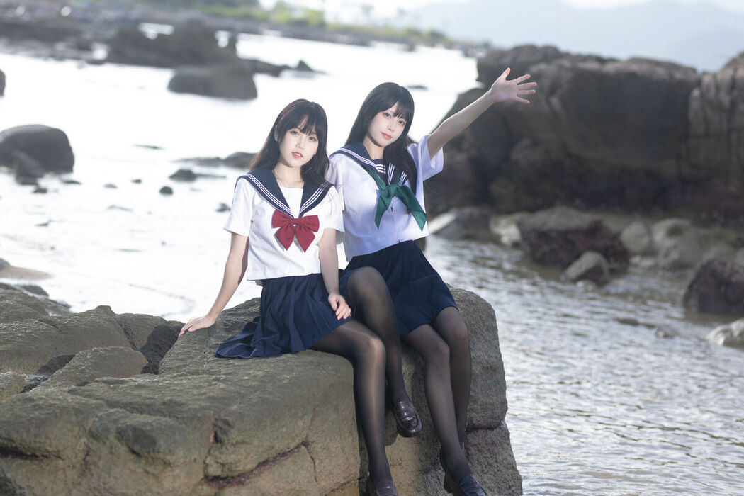 Coser@不呆猫 And 三無人型 – 水手服百合黑丝