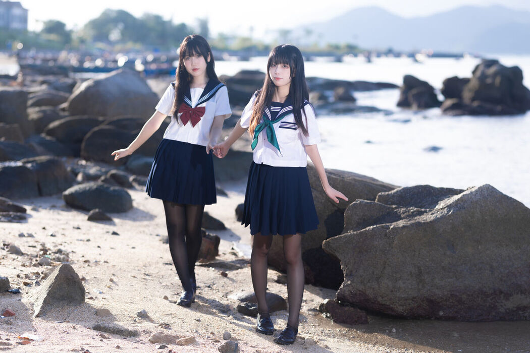 Coser@不呆猫 And 三無人型 – 水手服百合黑丝