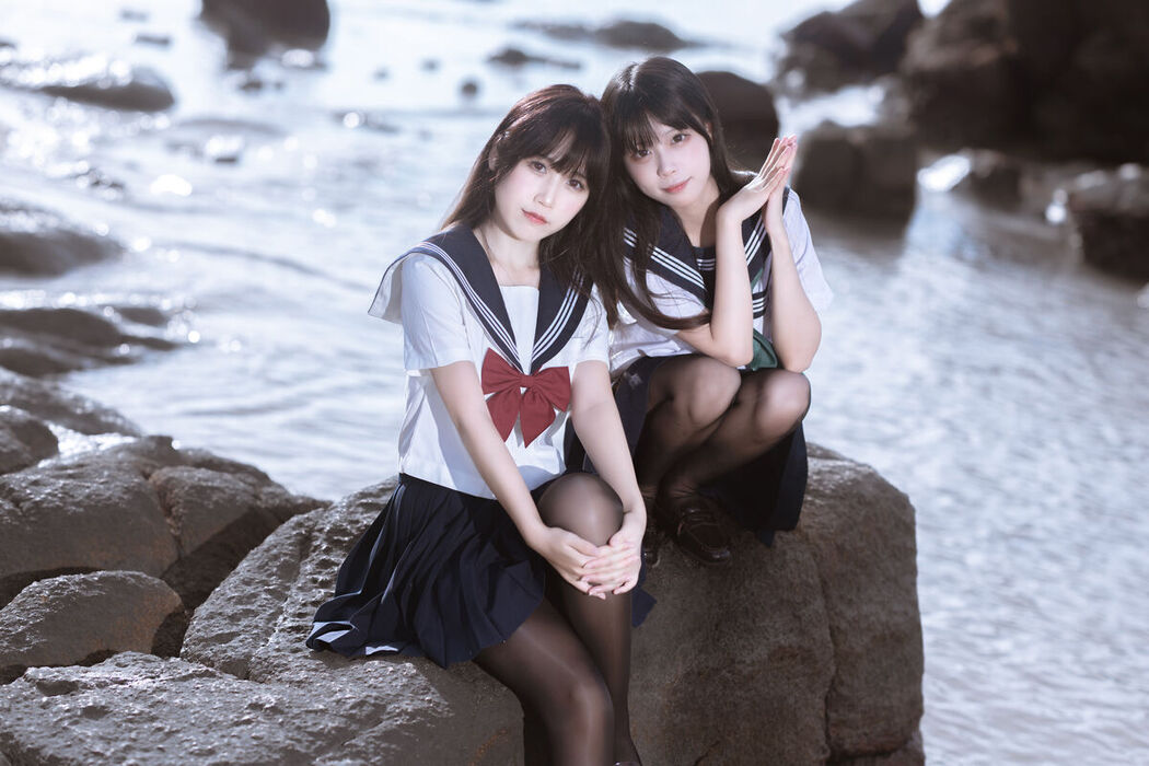 Coser@不呆猫 And 三無人型 – 水手服百合黑丝