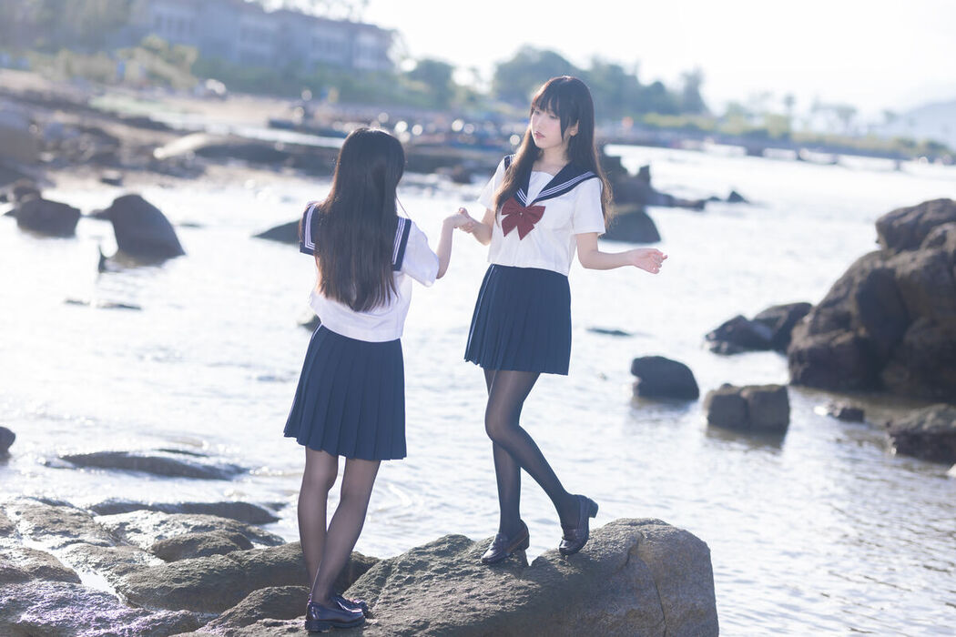 Coser@不呆猫 And 三無人型 – 水手服百合黑丝