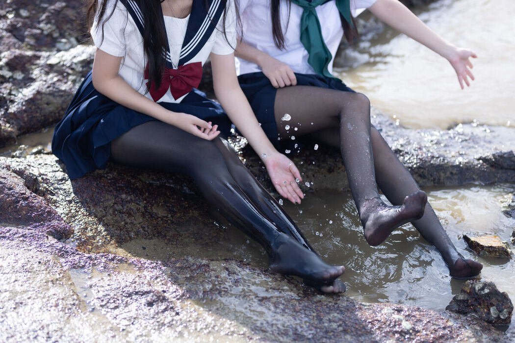 Coser@不呆猫 And 三無人型 – 水手服百合黑丝