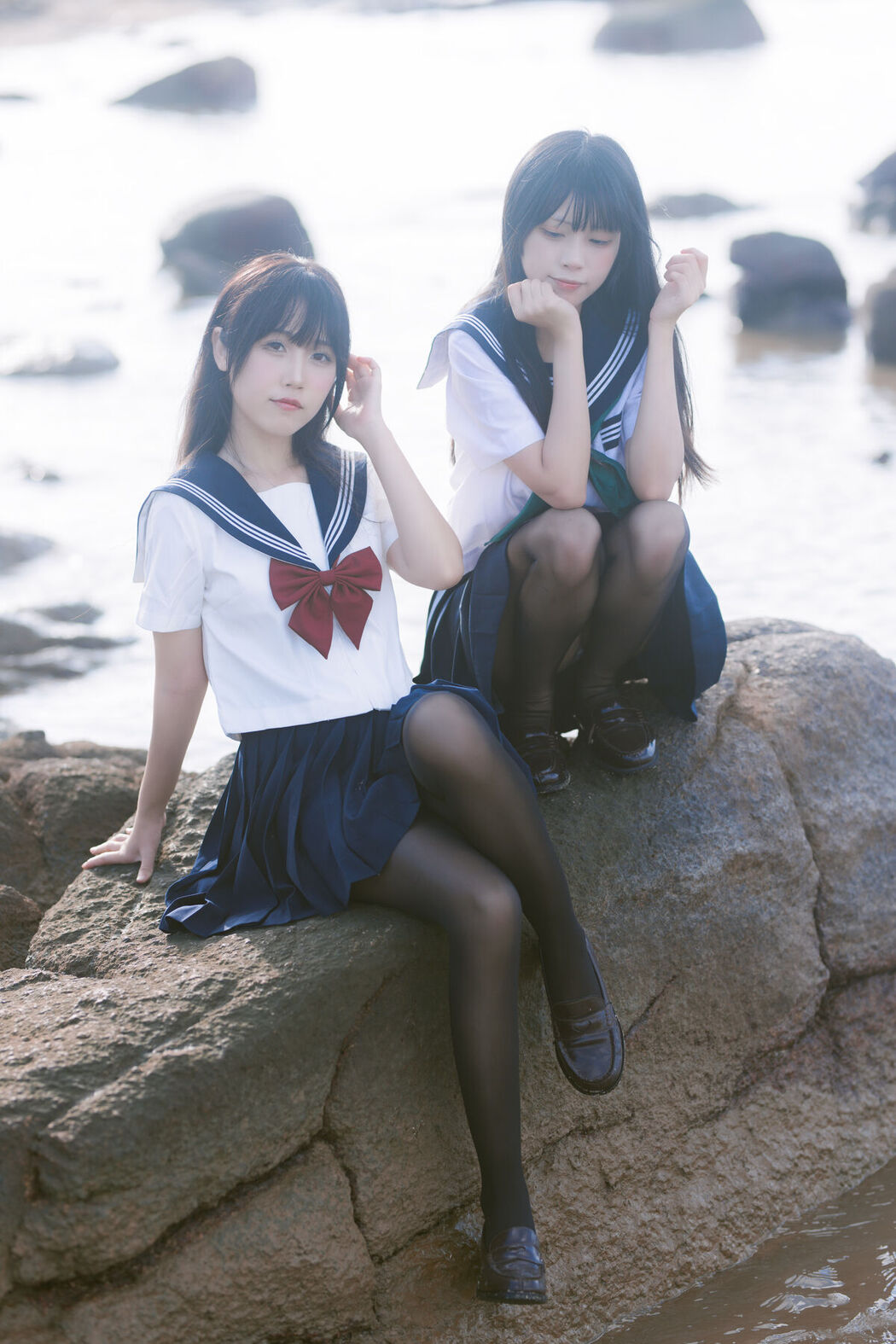 Coser@不呆猫 And 三無人型 – 水手服百合黑丝