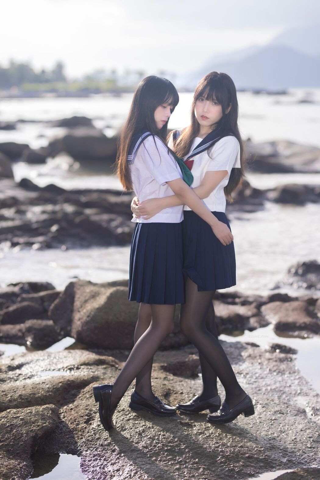 Coser@不呆猫 And 三無人型 – 水手服百合黑丝