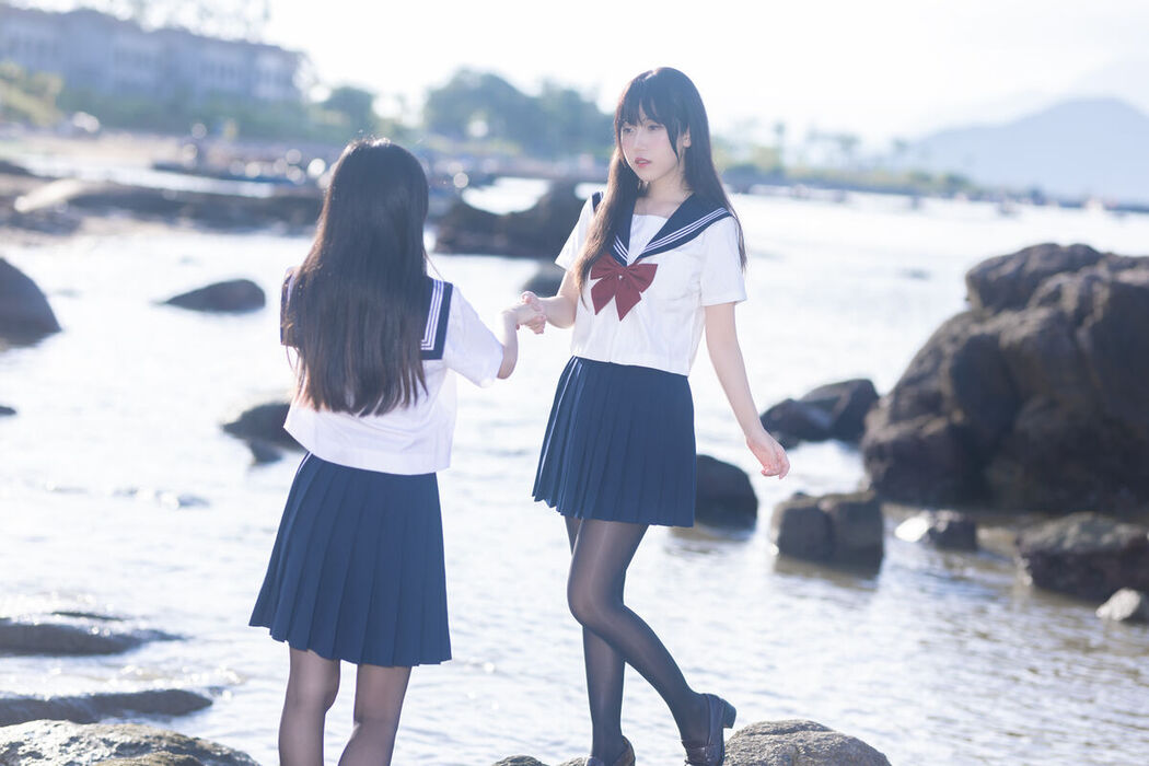 Coser@不呆猫 And 三無人型 – 水手服百合黑丝