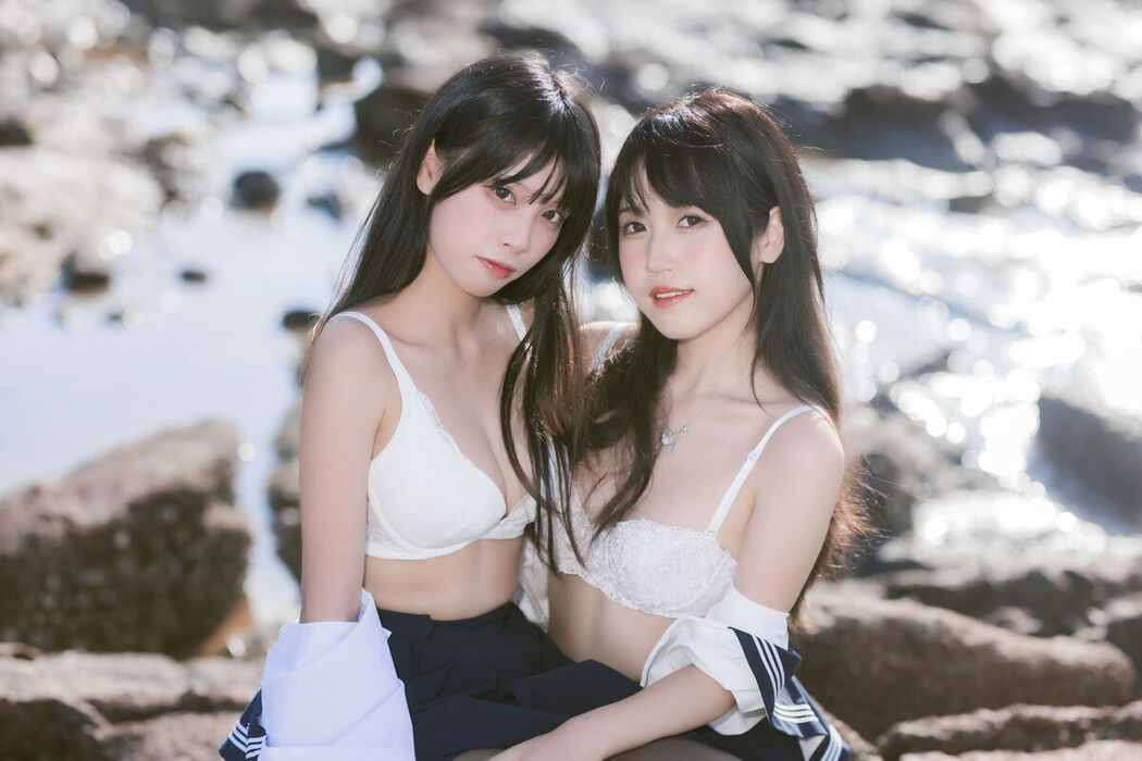 Coser@不呆猫 And 三無人型 – 水手服百合黑丝